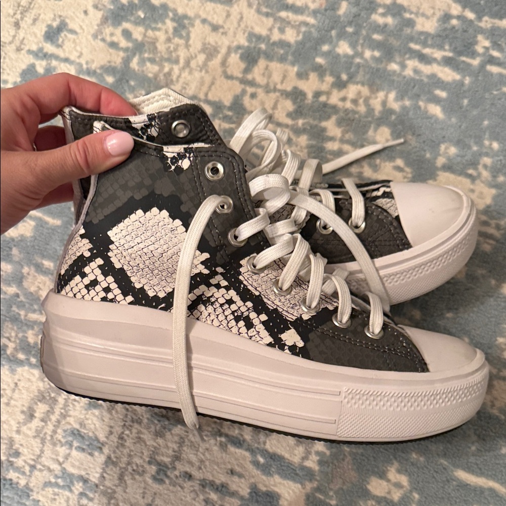 Stylish Women's converse High-Top Sneakers